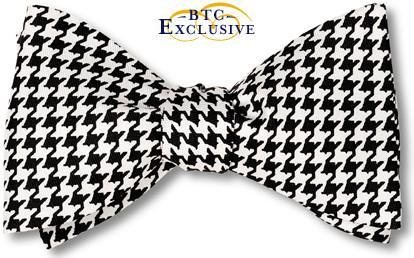 Large Traditional Black and White Houndstooth big geometric